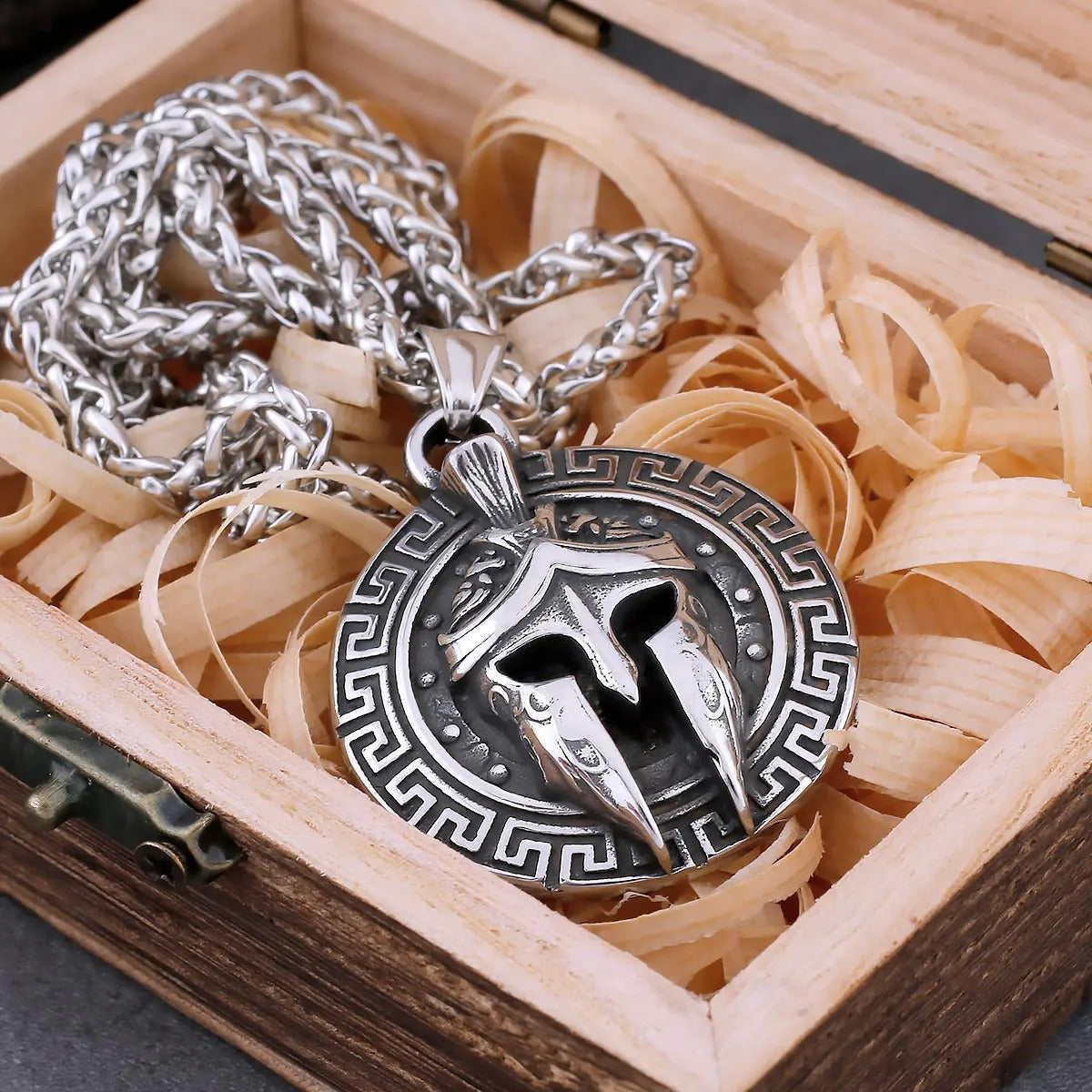Vintage Norse Spartan Warrior Mask Necklace Men's Punk Viking Amulet Pendant Necklace Fashion Charm Stainless Steel Jewelry Gift
