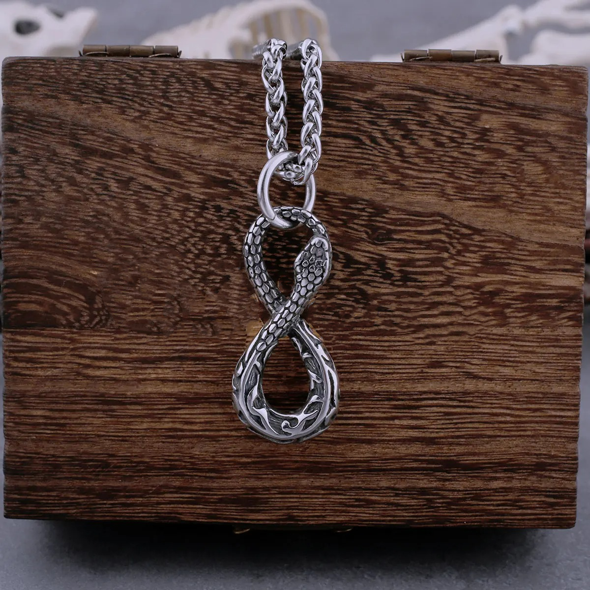 316L Stainless Steel Snake Necklace Men's High-end Personality Number Eight Modeling Retro Cool Punk Rock Pendant Gift Box