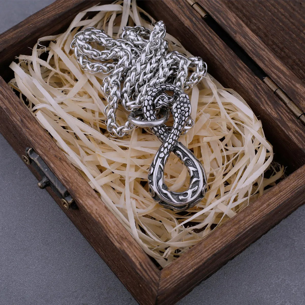 316L Stainless Steel Snake Necklace Men's High-end Personality Number Eight Modeling Retro Cool Punk Rock Pendant Gift Box