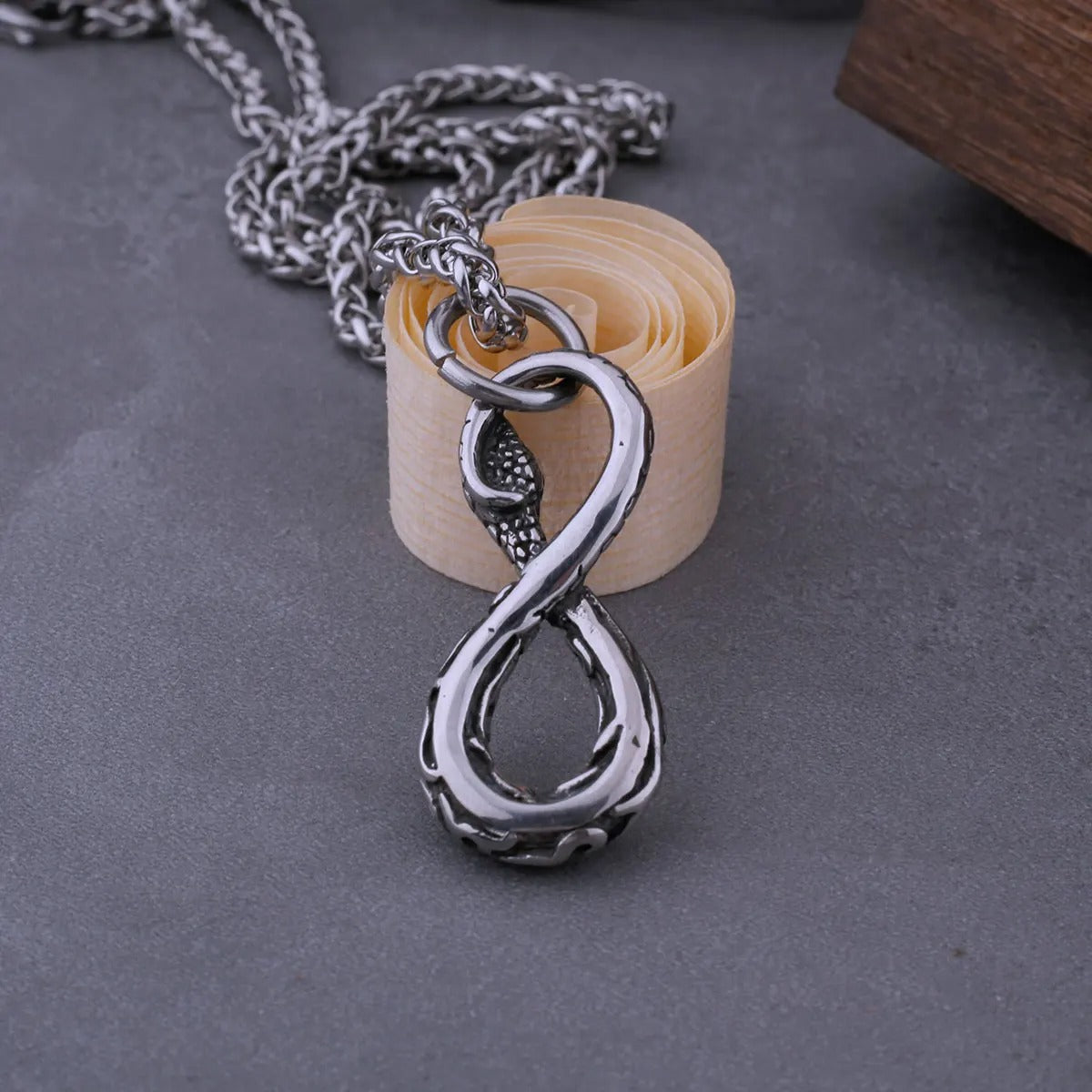 316L Stainless Steel Snake Necklace Men's High-end Personality Number Eight Modeling Retro Cool Punk Rock Pendant Gift Box