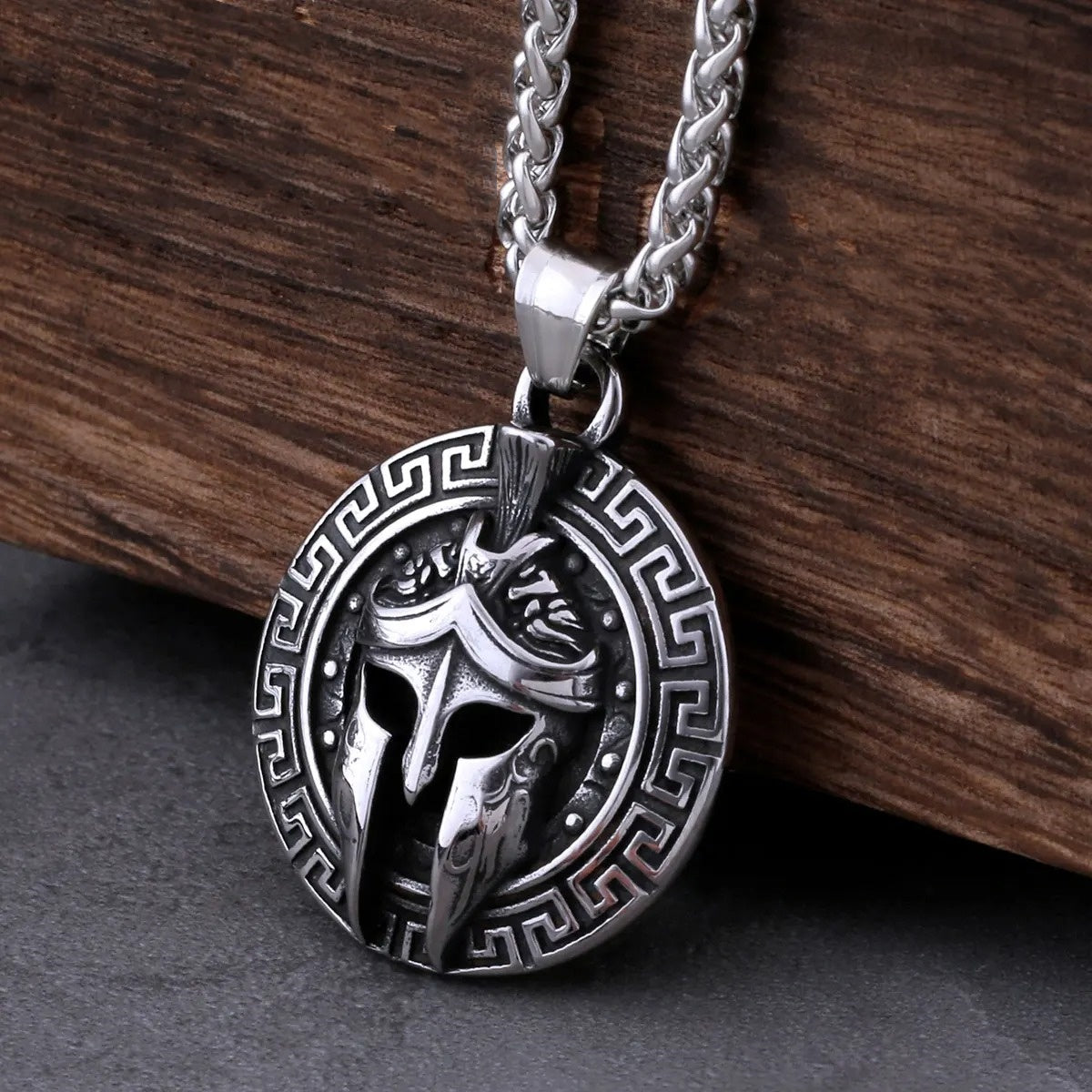 Vintage Norse Spartan Warrior Mask Necklace Men's Punk Viking Amulet Pendant Necklace Fashion Charm Stainless Steel Jewelry Gift