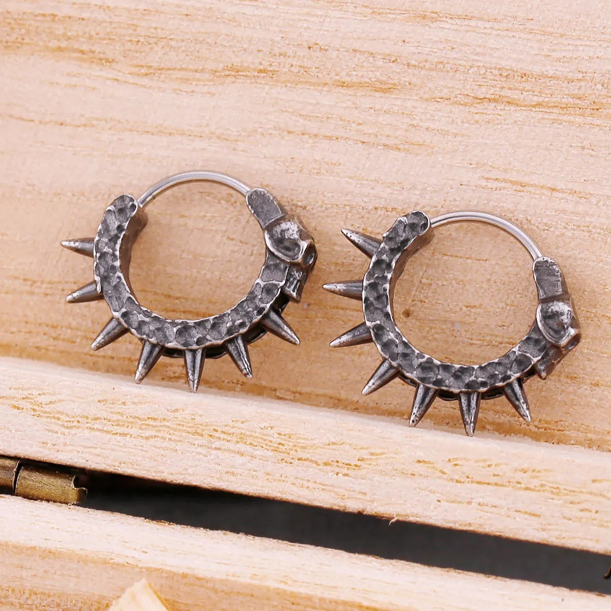 Fashion Black Skull Simple Earrings For Men Stainless Steel Hip Hop Rock Biker Earrings Punk Vintage Skeleton Jewelry As Gift