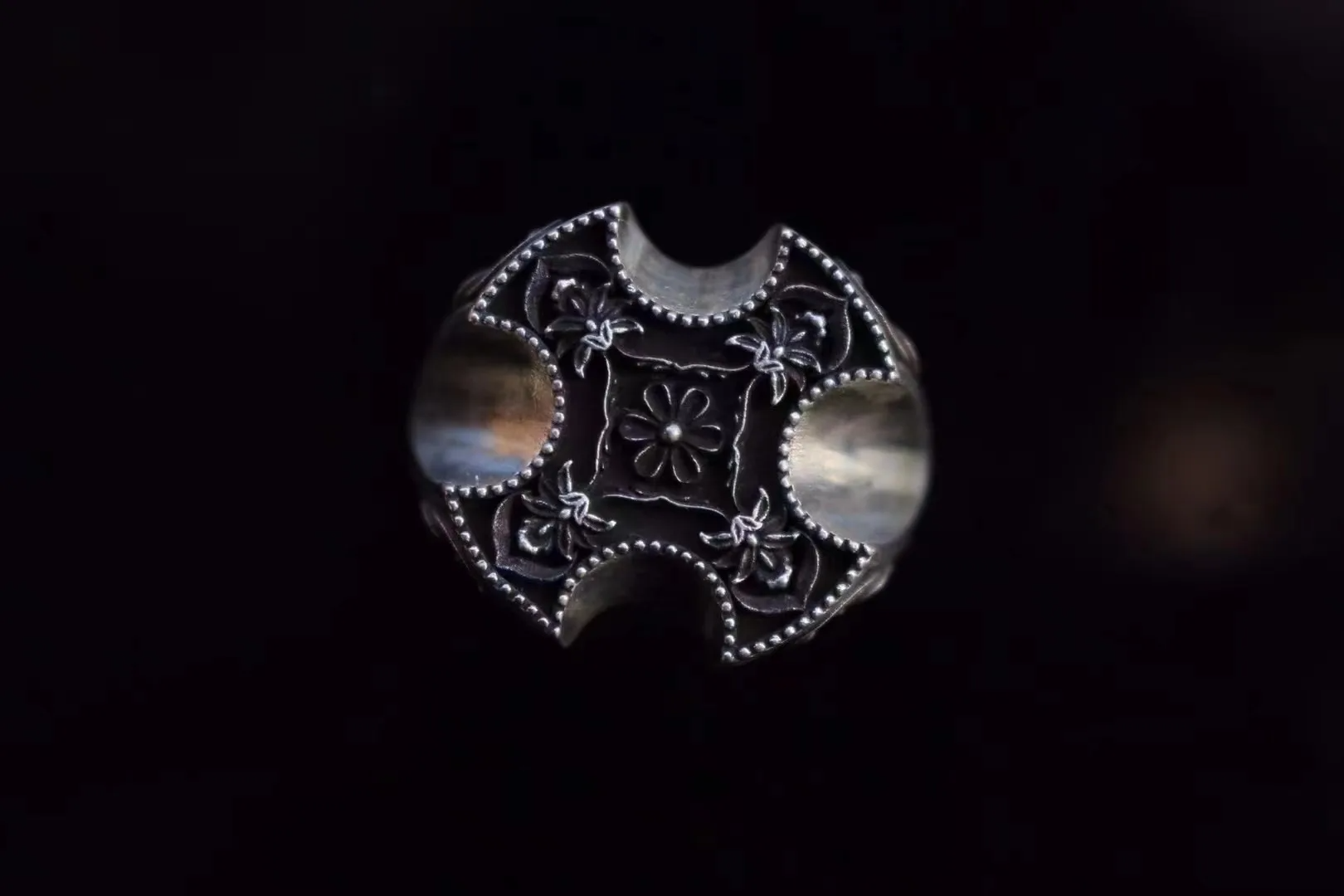 Fashionable and personalized S925 sterling silver ring, neutral decompression ring