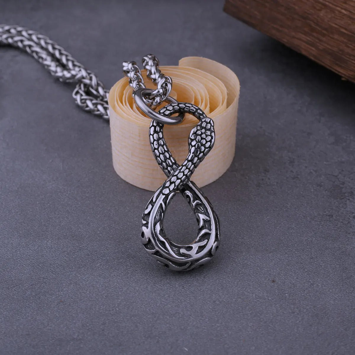 316L Stainless Steel Snake Necklace Men's High-end Personality Number Eight Modeling Retro Cool Punk Rock Pendant Gift Box