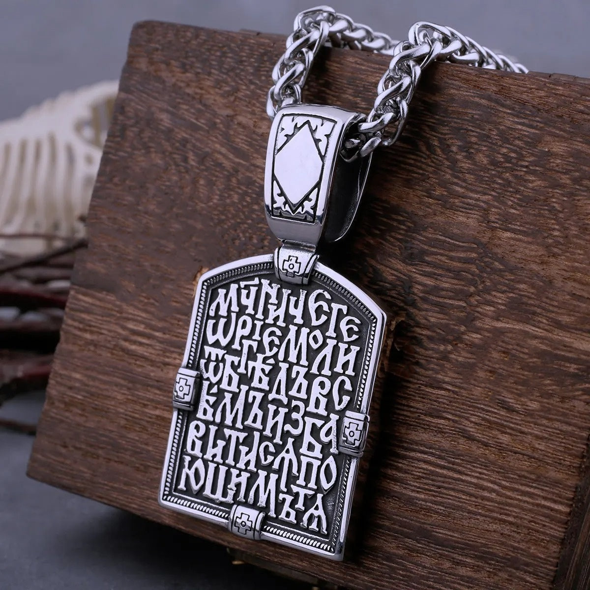 Stainless Steel Retro Religious Holy Warrior Necklace Men and Women Back Bible Cross Amulet Biker Pendant Necklace Jewelry Gift
