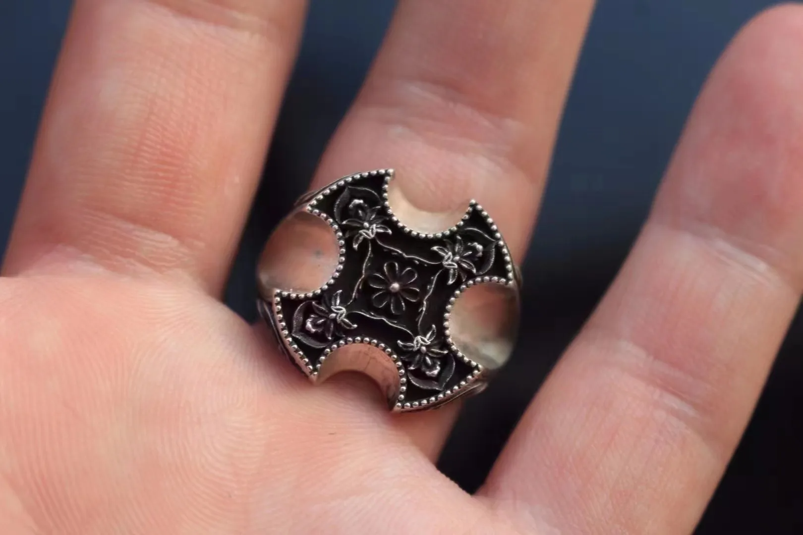 Fashionable and personalized S925 sterling silver ring, neutral decompression ring